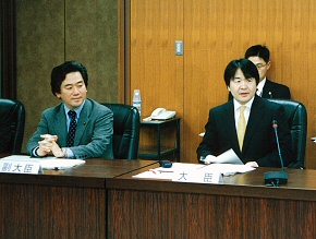 財務局長会議において挨拶する竹中大臣と伊藤副大臣